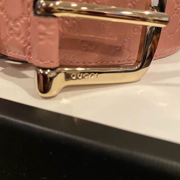 Gucci Mauve Pink Embossed Leather Women\'s Belt with Gold Buckle